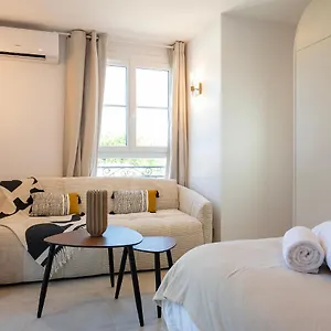Superbe Rénové à 100m De La Appartement